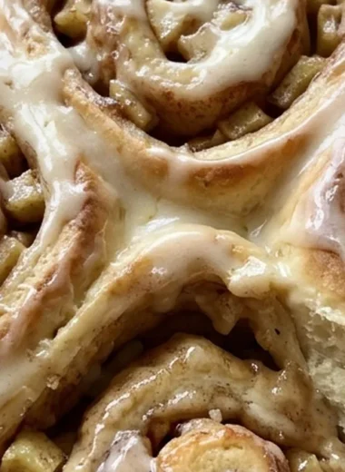 apple pie cinnamon rolls finished recipe
